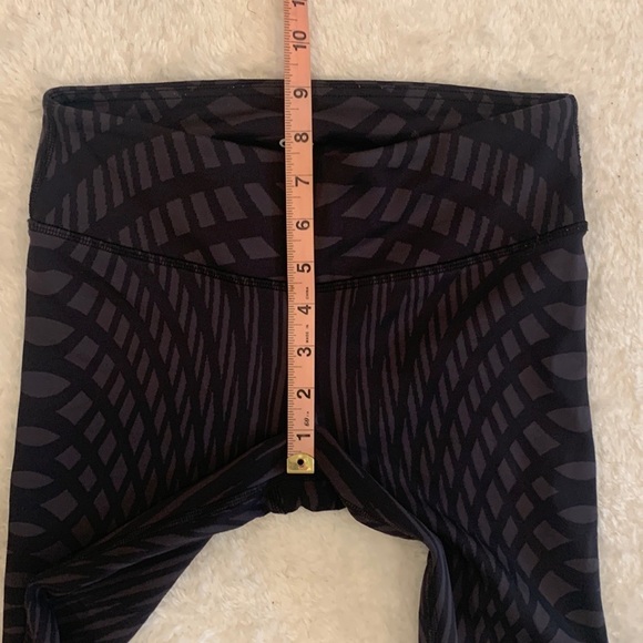 Alo Yoga Airbrush Engineer Pattern Black Leggings - Picture 10 of 15